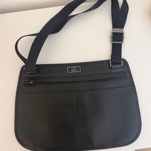 Gucci Black Leather Messenger Bag with Adjustable Strap
